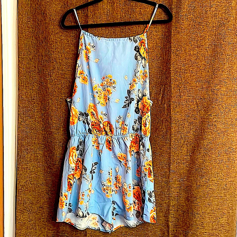 ROMPER !!! STUNNING LIGHT WEIGHT SPAGHETTI STRAPS .